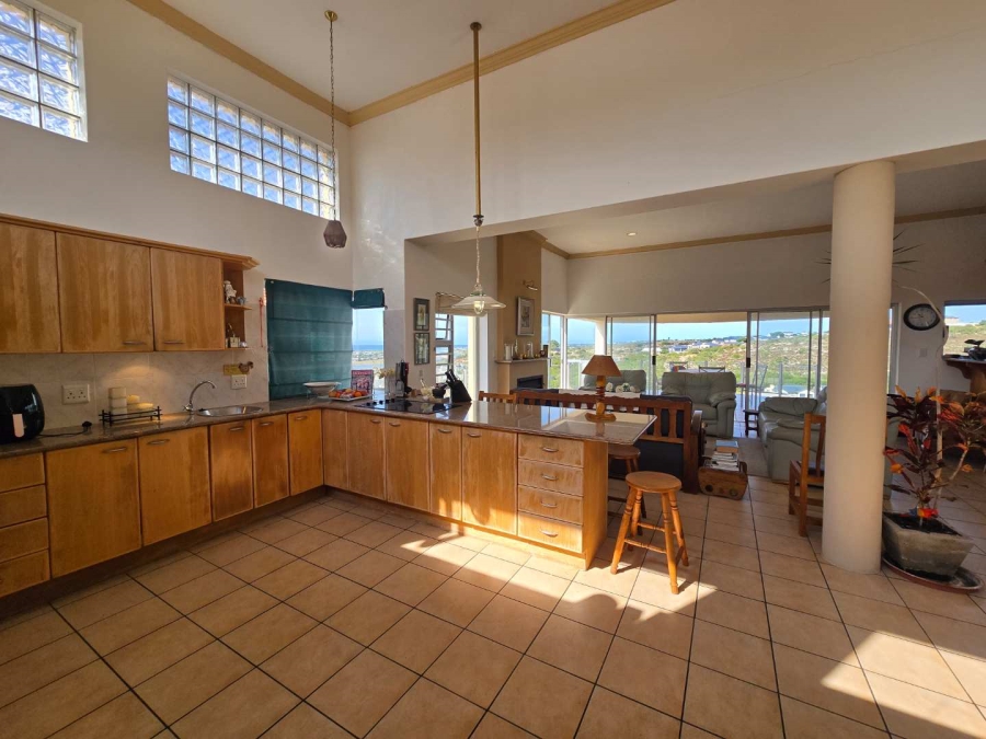 5 Bedroom Property for Sale in Stilbaai Wes Western Cape